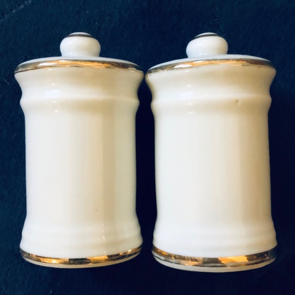 mid-1960s Disneyland Salt & Pepper Shakers - Picture 2 of 7